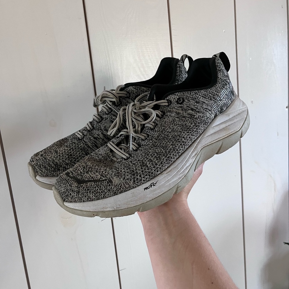 Womens Hoka pro fly size 8